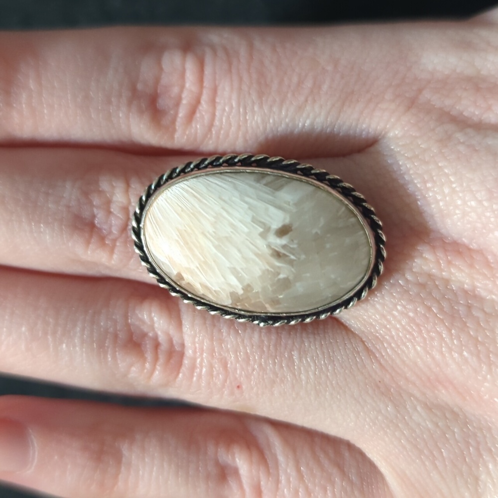 Silver Plated Cream Scolecite Gemstone Oval Statement Ring - Size 8